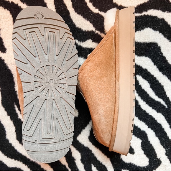 NWT UGG Discoquette Genuine Shearling Slide Slipper Chestnut Size Women’s 9 - Picture 12 of 15